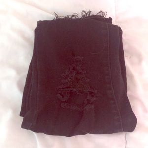 Black ripped jeans 🖤